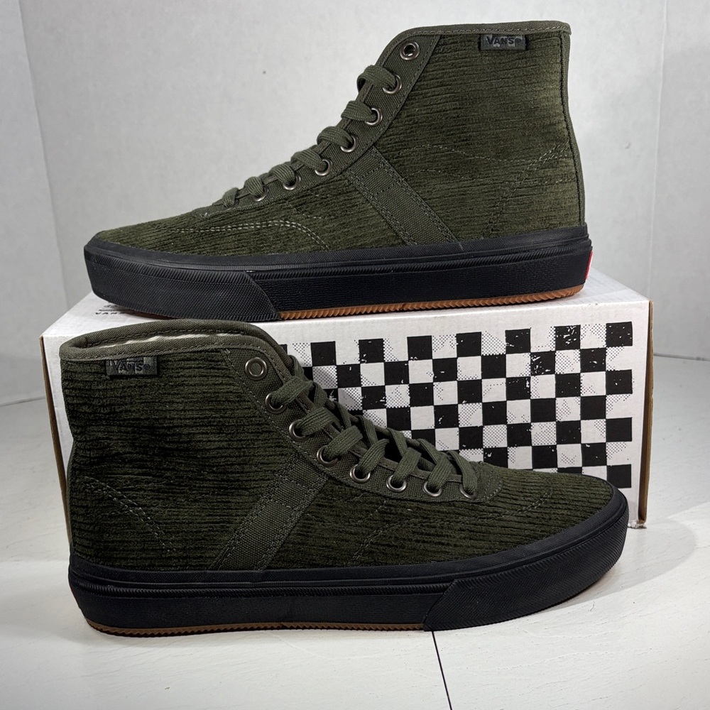 NWT Vans Crockett High Decon Sneakers in Olive Corduroy Women’s 8